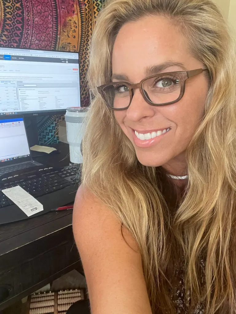 imgi_90_465190854007-768x1024